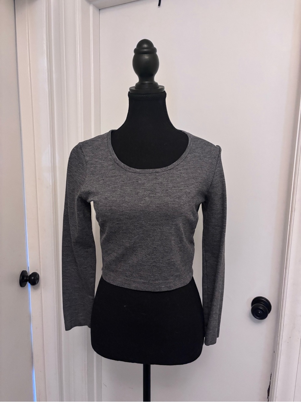 Aritzia Talula Heather Gray Long Sleeve Scoop Neck Top